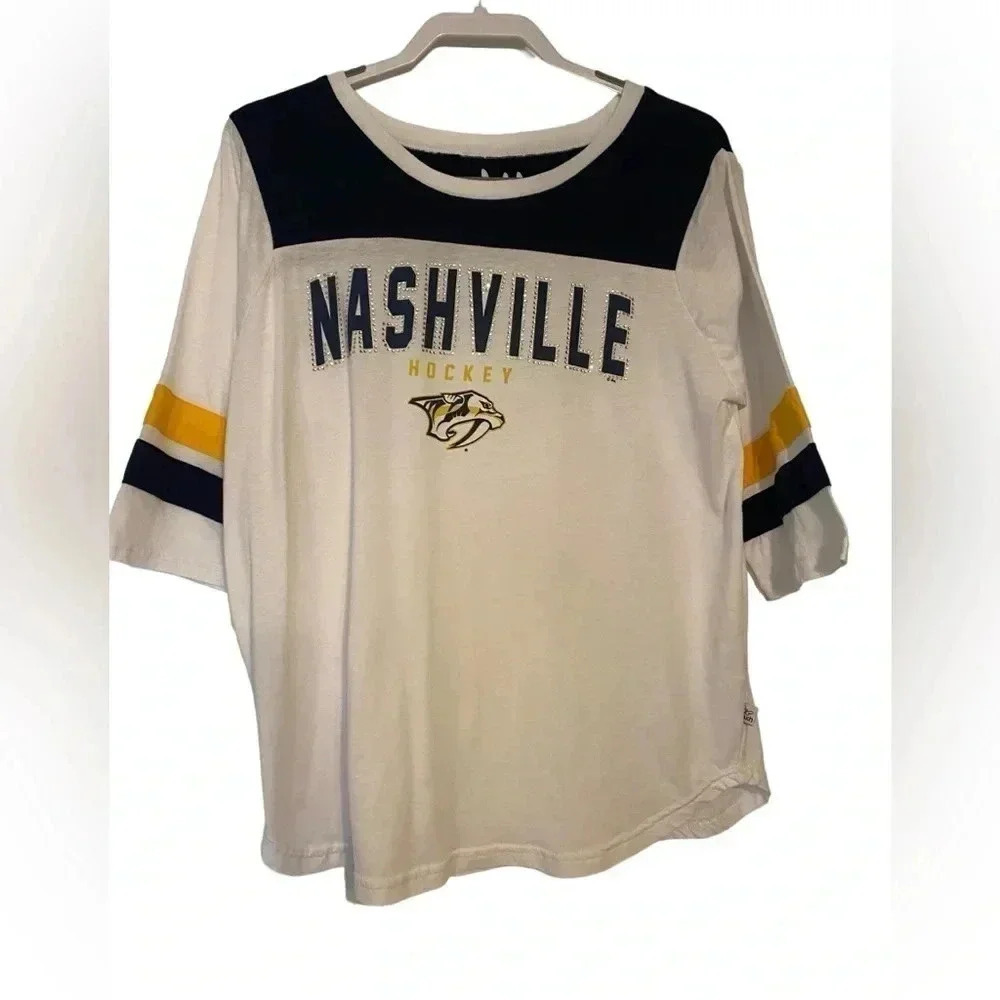 Nashville predators women’s maternity top XL SEE PIC for tiny stain